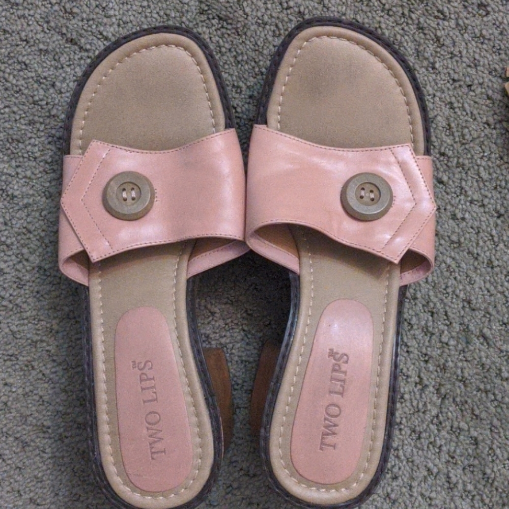 New, two lips shoes